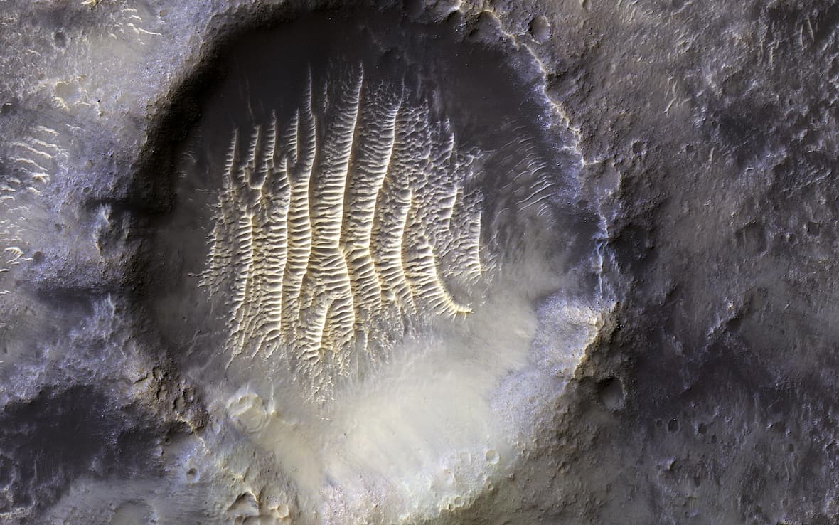 מכתש Airy-0. צילום: NASA/JPL-Caltech/University of Arizona