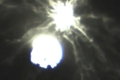 רגע הפיצוץ באסטרואיד דימורפוס, כפי שצולם על ידי לוויין הקובייה האיטלקי  .LICIACube  קרדיט: סוכנות החלל האיטלקית