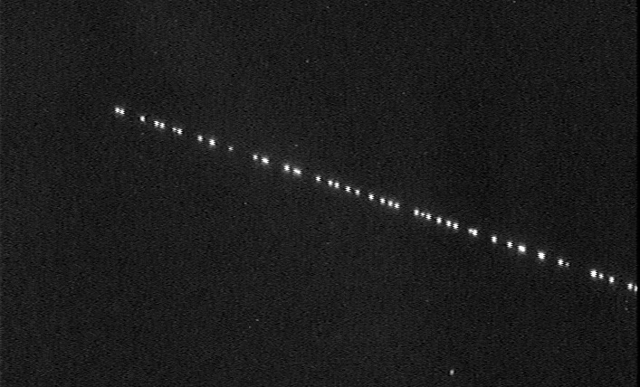 צפו: 60 לווייני סטארלינק עולים השמימה בשורה