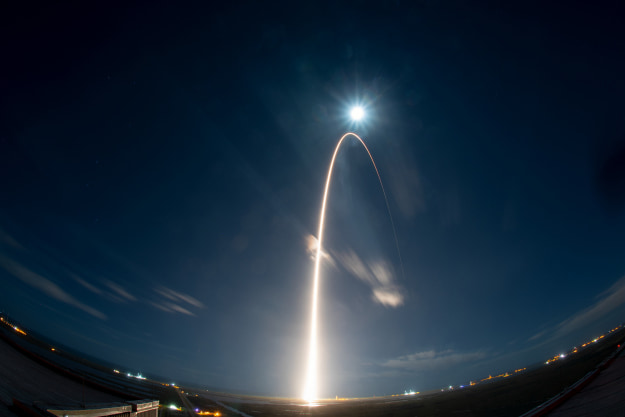 שיגור הסולאר אורביטר אתמול. קרדיט: ESA–S. Corvaja