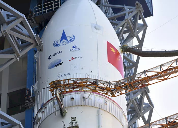 המשגר הכבד לונג מארץ' 5 עומד מוכן על כן השיגור ב-17 ביולי. קרדיט: CNSA