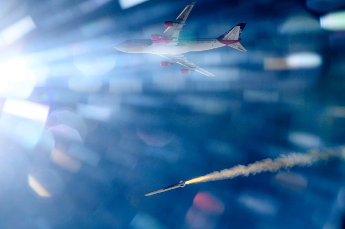 שיגור הרקטה LauncherOne מהמטוס קוסמיק גירל של וירג'ין אובריט. קרדיט: Virgin Orbit