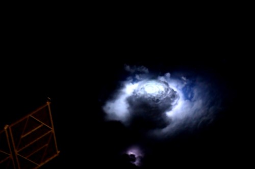 סופת ברקים גדולה כפי שצולמה בשבוע שעבר מתחנת החלל הבינלאומית | צילום: אנדראס מוגנסן, ESA