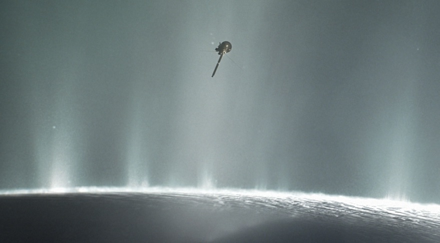 החללית קאסיני מעל פרצי אדים על פני השטח של אנקלדוס | קרדיט: NASA/JPL-Caltech