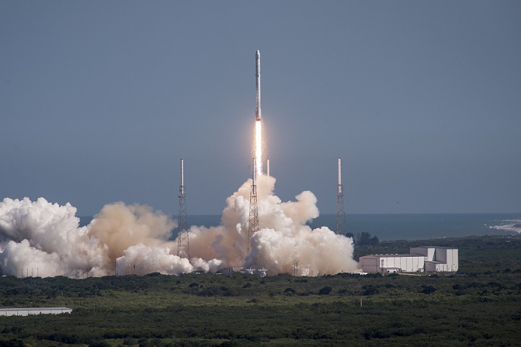שיגור של טיל פלקון 9 | SpaceX