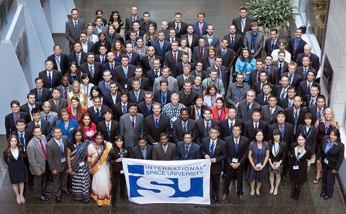 תלמידים מרחבי העולם באוניברסיטת החלל הבינלאומית