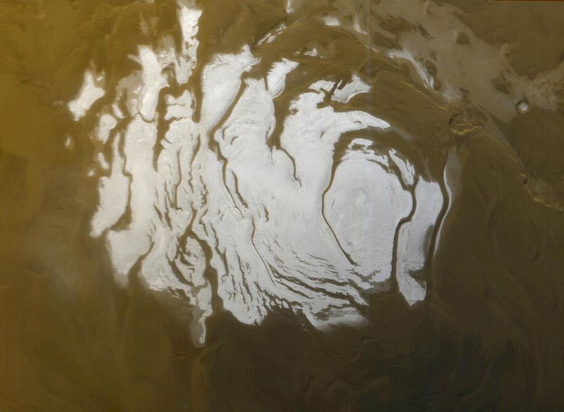 כיפת הקרח בקוטב הדרומי של מאדים, לא רחוק ממכתש קורולב, כפי שצולמה בשנת 2000 על ידי ה-Mars Global Surveyor של נאס&quot;א