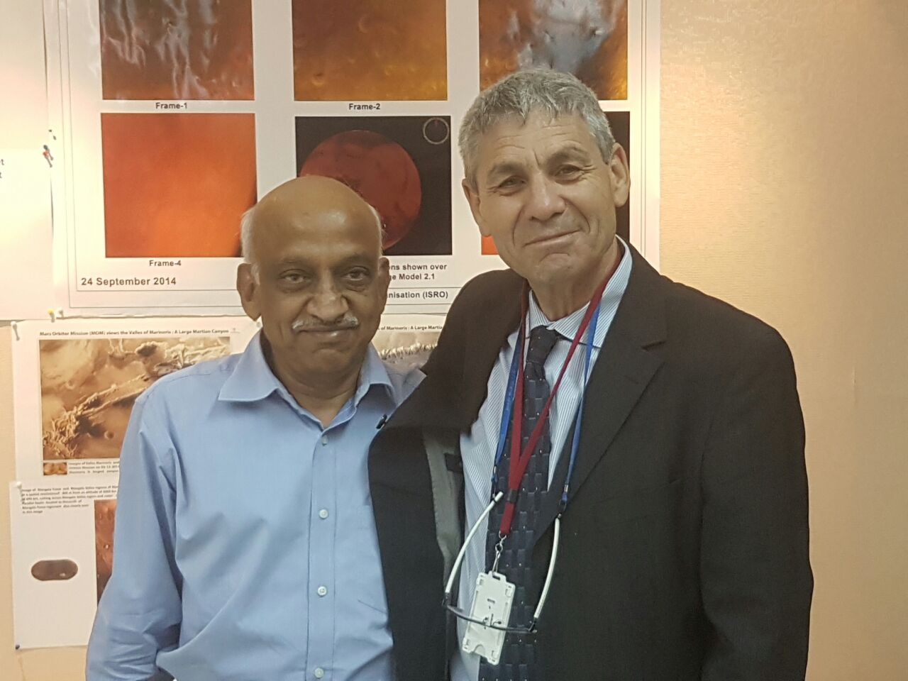 ראש סוכנות החלל הישראלית, אבי בלסברגר, עם מקבילו, ראש ארגון מחקר החלל ההודי, קירן קומר