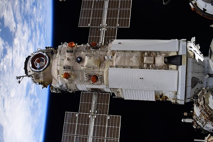 מודול הנאוקה עוגן בתחנת החלל, כשלוש שעות לפני התקלה. קרדיט: NASA/Shane Kimbrough