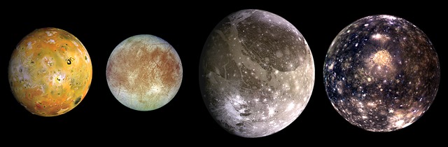 אל תיעלב ירח שלנו, אבל הירחים הגליליאניים הם היפים במערכת השמש. משמאל לימין: איוֹ, אירופה, גָּנימֶד וקָליסְטוֹ. קרדיט: NASA/DLR