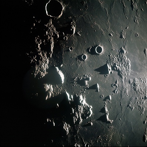 הירח: עולם זר שנראה פתאום כה מוכר | צילום: NASA