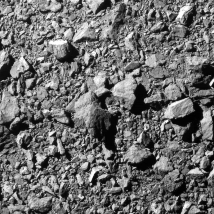 התמונה השלמה האחרונה שצילמה דארט, 2 שניות לפני הפגיעה ובמרחק של כ-12 ק"מ מהאסטרואיד. בתמונה רואים 31 מטרים משטח האסטרואיד. קרדיט: NASA/JPL-Caltech/DART Navigation Team