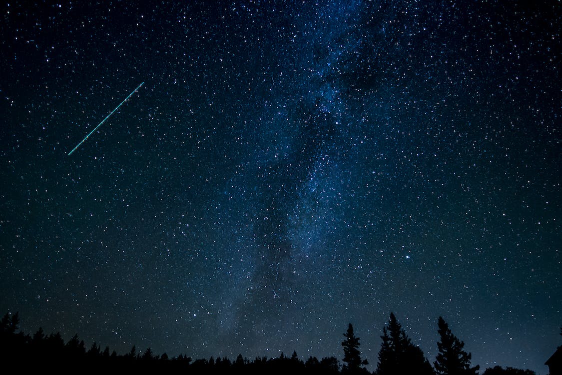 מטאור בשמי הלילה. קרדיט: pexels