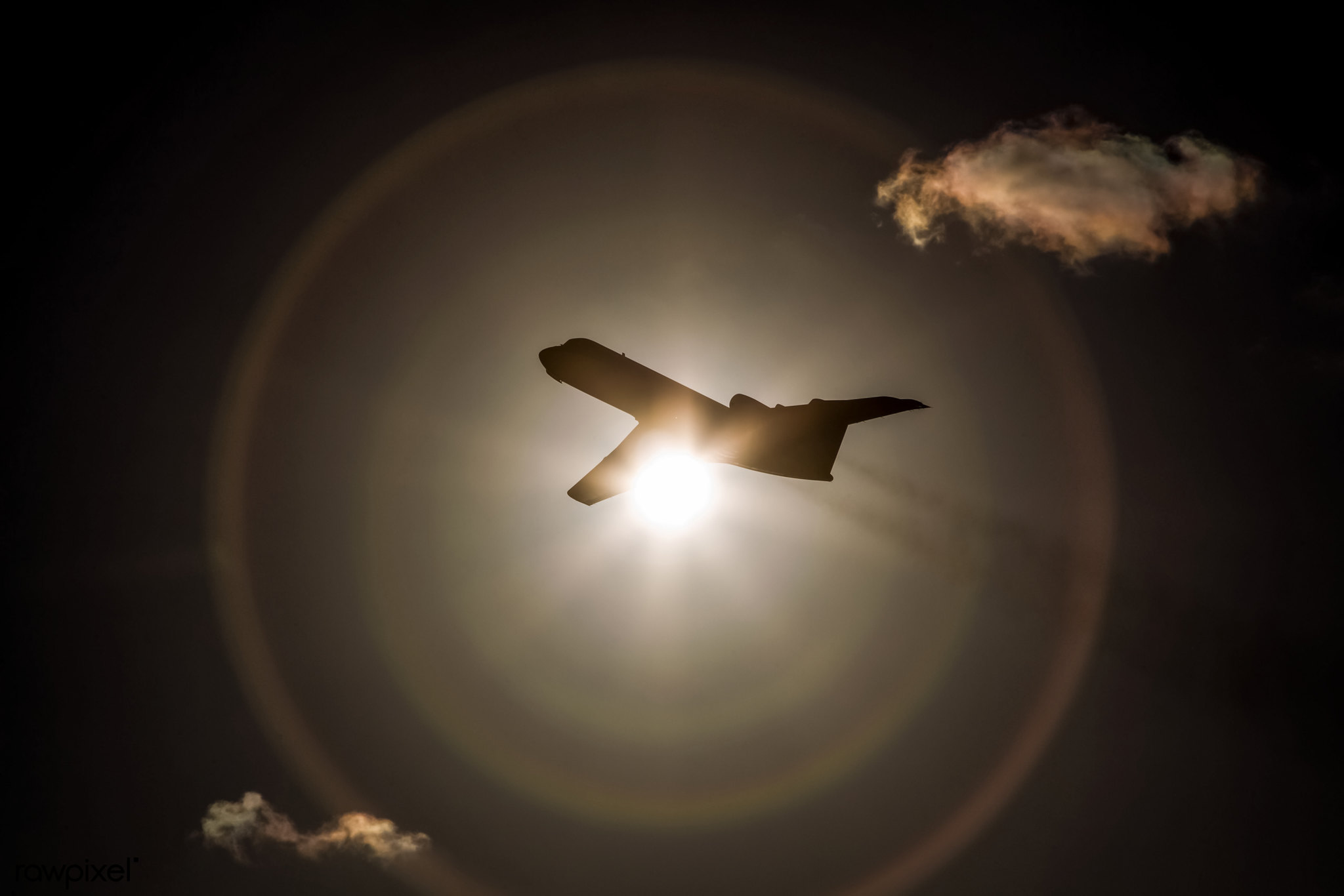 המטוס של נאס"א יטוס גבוה בהרבה מעל מטוסי נוסעים כדי להגיע לשכבה גבוהה מאוד של האטמוספרה. קרדיט: NASA