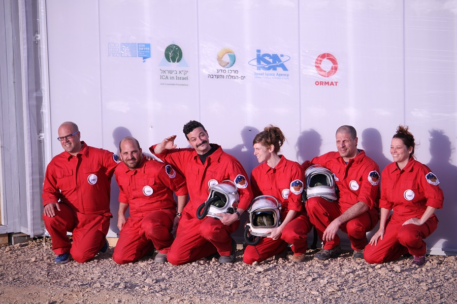 הרמונאוטים בשטח, לקראת משימת הדמיית מאדים במצפה רמון | צילום: מנחה נופה