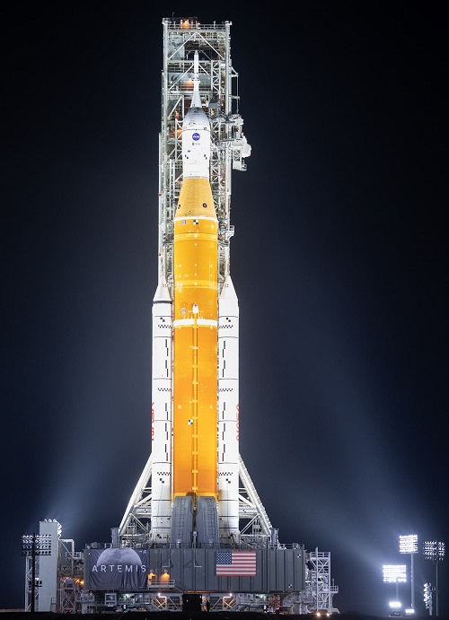 ה-SLS עם האוריון על כן השיגור. קרדיט: נאס"א ה-SLS עם האוריון על כן השיגור. קרדיט: נאס"א