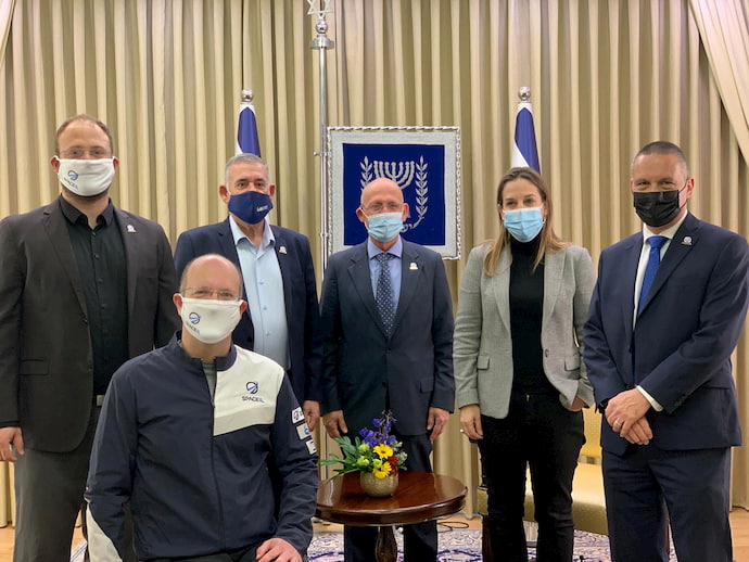 מימין: יזהר שי, שר המדע והטכנולוגיה, שי-לי שפיגלמן, מנכ מימין: יזהר שי, שר המדע והטכנולוגיה, שי-לי שפיגלמן, מנכ