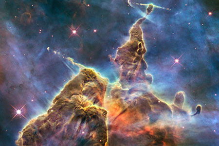 ערפילית קארינה המכילה מספר אזורים בהם נוצרים כוכבים חדשים. הערפילית מרוחקת מאתנו כמה אלפי שנות אור | NASA