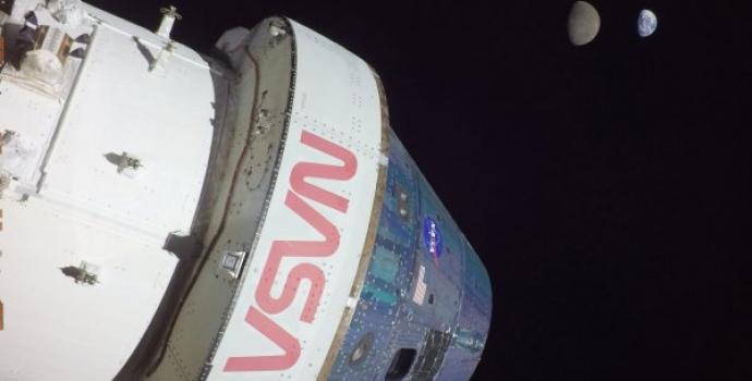 ב-28.11 ביום ה-13 למשימה, אוריון הגיעה למרחק המקסימלי מכדור הארץ – 432,210 ק"מ – רחוק יותר מכל כלי שנועד לשאת אסטרונאוטים. קרדיט: NASA