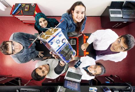 הלוויין דוכיפת | רועי גרינברג