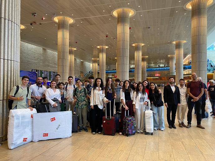 המשלחת האזרית נוחתת בנתב"ג היום (רביעי) לקראת אירוע הגמר.