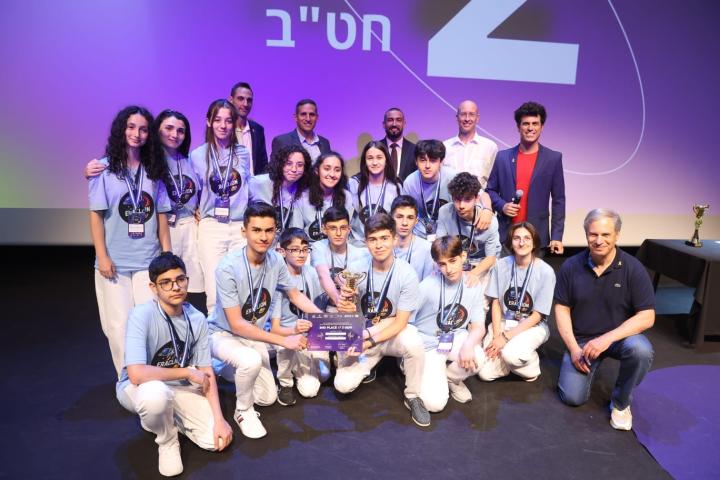 הקבוצה האזרית זוכה במקום השני בקטגוריית חטיבות הביניים. קרדיט: מירי שמעונוביץ'