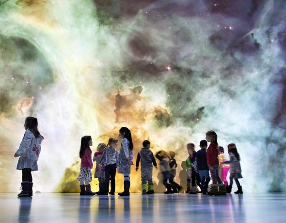 אילוסטרציית פעילות חלל: Ars Electronica / Christopher Sonnleitner via flickr