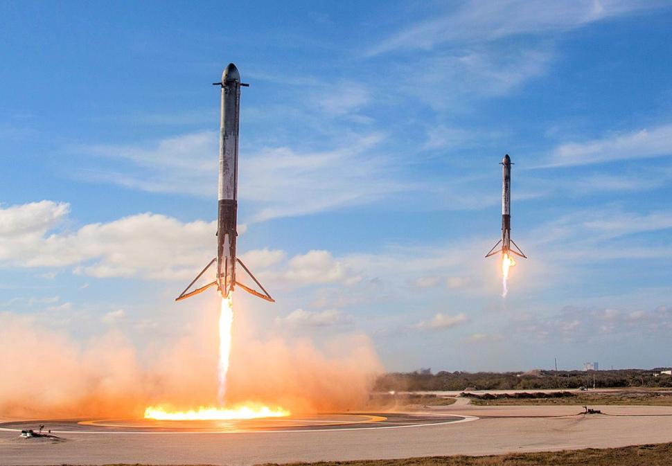 הנחתת משגרים לשימוש חוזר. קרדיט: SpaceX הנחתת משגרים לשימוש חוזר