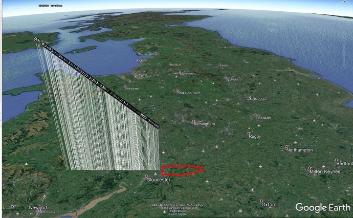 מסלול המטאורי בשמי אנגליה. קרדיט: Google Earth/Natural History Museum/UKFall מסלול המטאורי בשמי אנגליה. קרדיט: Google Earth/Natural History Museum/UKFall
