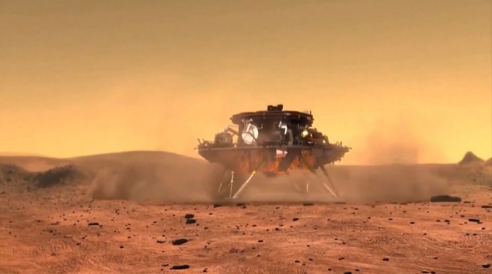 تجسيد للمسبار الصيني عند هبوطه في سهل "اوتوبيا بلانتينا" على المريخ. الصورة من: CCTV/CNSA
